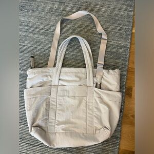Lululemon tote bag
